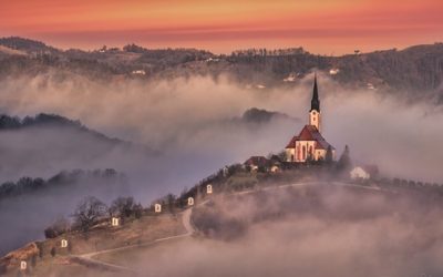 FESTIVAL SPREHODOV